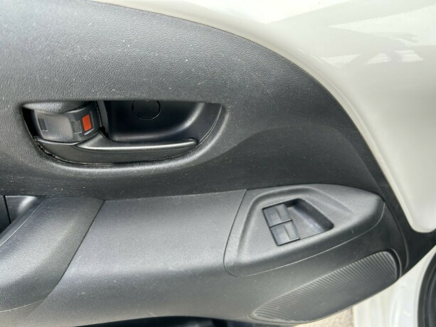 toyota-aygo-bensin-2014-big-16