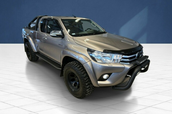 toyota-hilux-diesel-2017-big-0