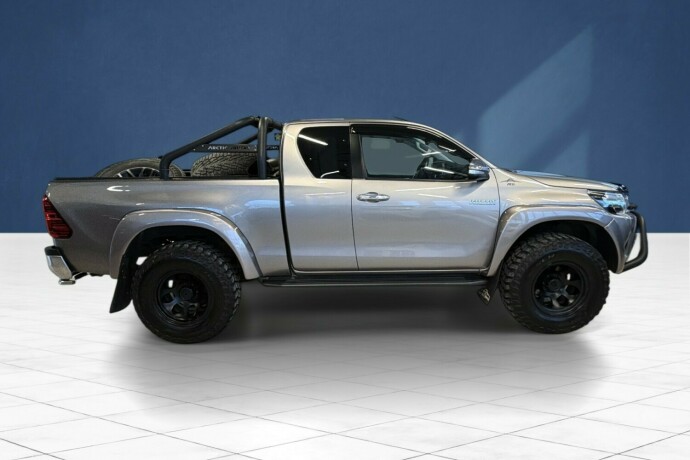 toyota-hilux-diesel-2017-big-2