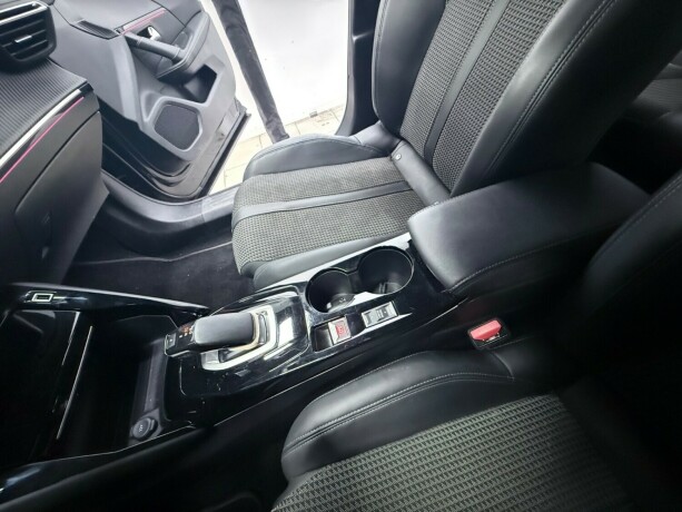 peugeot-2008-elektrisitet-2021-big-16