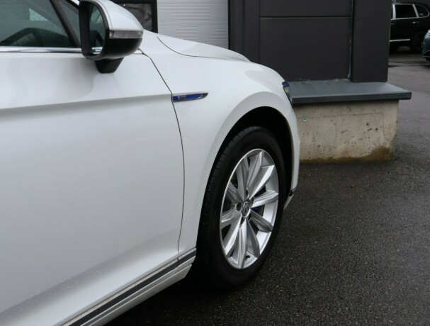 volkswagen-passat-elektrisitetbensin-2016-big-21
