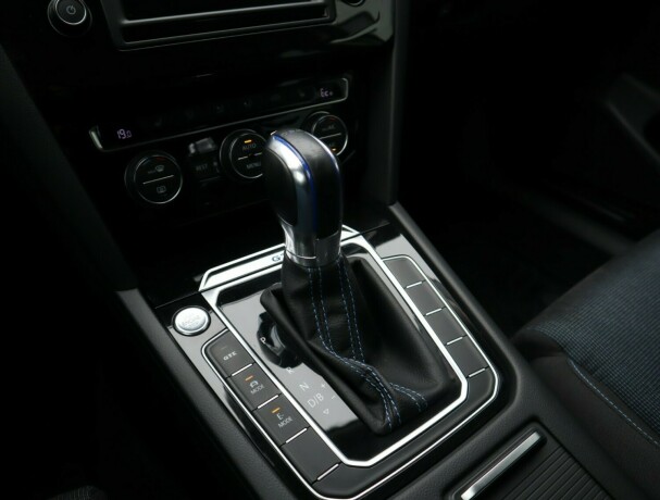 volkswagen-passat-elektrisitetbensin-2016-big-15