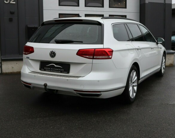 volkswagen-passat-elektrisitetbensin-2016-big-3