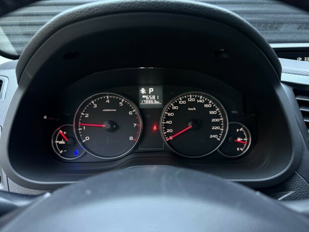 subaru-legacy-bensin-2014-big-15