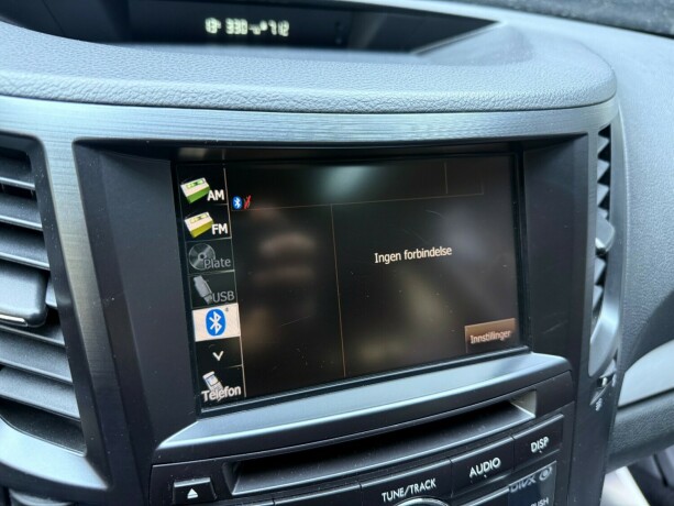 subaru-legacy-bensin-2014-big-17