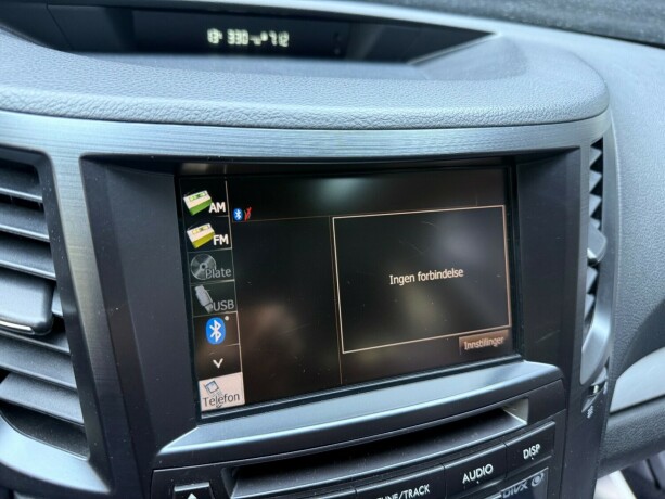 subaru-legacy-bensin-2014-big-18