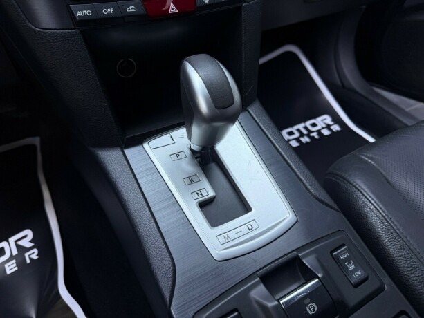 subaru-legacy-bensin-2014-big-23