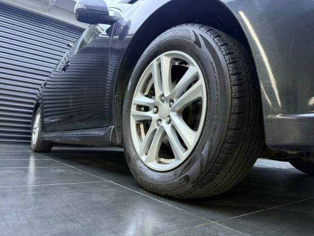 subaru-legacy-bensin-2014-big-8