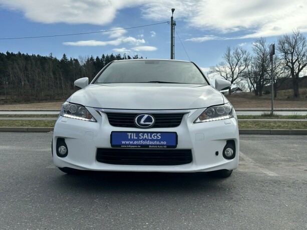 lexus-ct200h-bensin-2012-big-1
