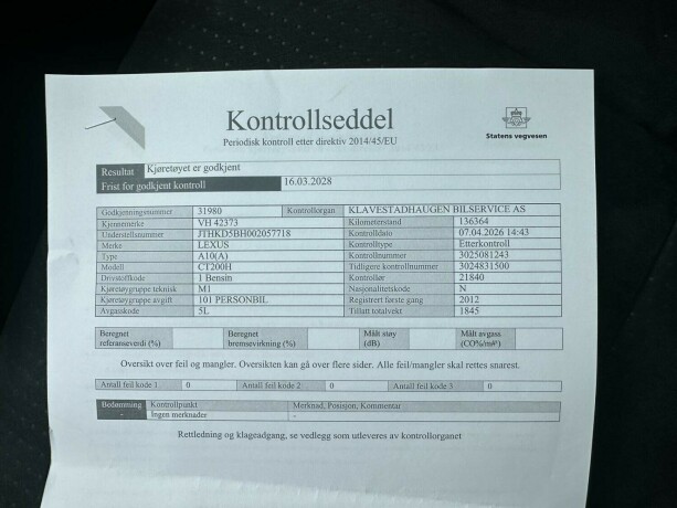 lexus-ct200h-bensin-2012-big-14