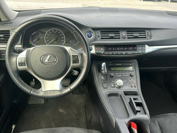 lexus-ct200h-bensin-2012-big-7