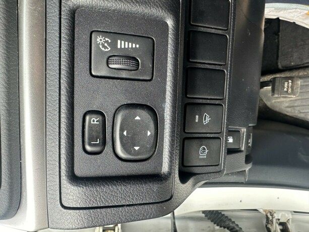 lexus-ct200h-bensin-2012-big-12