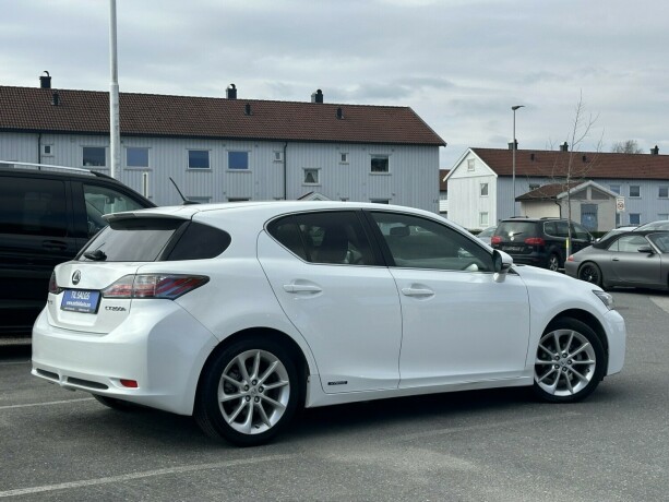 lexus-ct200h-bensin-2012-big-3