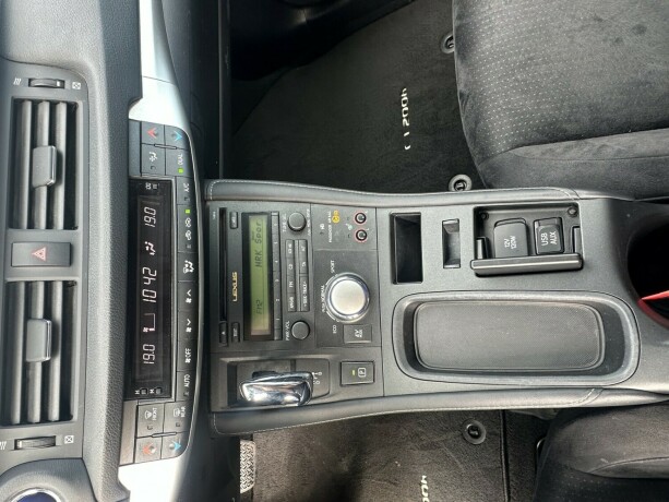 lexus-ct200h-bensin-2012-big-11