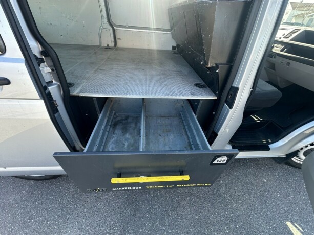 volkswagen-transporter-diesel-2020-big-11