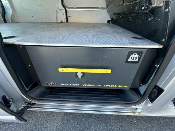 volkswagen-transporter-diesel-2020-big-10