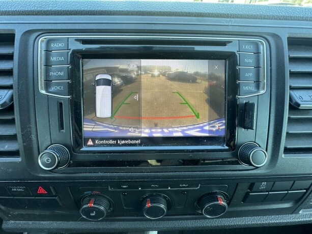 volkswagen-transporter-diesel-2020-big-13