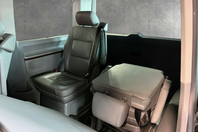 volkswagen-multivan-diesel-2008-big-12