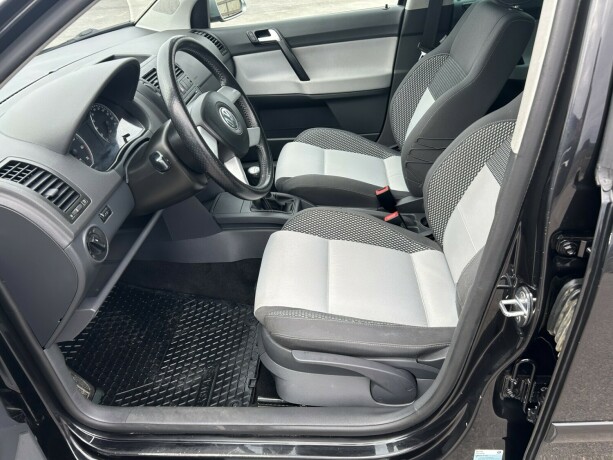 volkswagen-polo-bensin-2009-big-13
