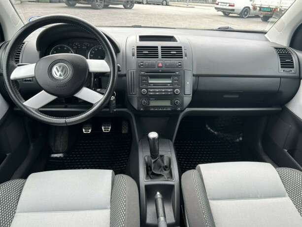 volkswagen-polo-bensin-2009-big-12