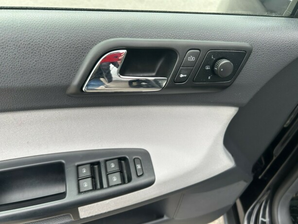 volkswagen-polo-bensin-2009-big-14