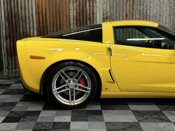 chevrolet-corvette-bensin-2006-big-4