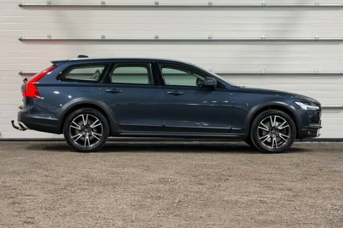 volvo-v90-cross-country-diesel-2018-big-1