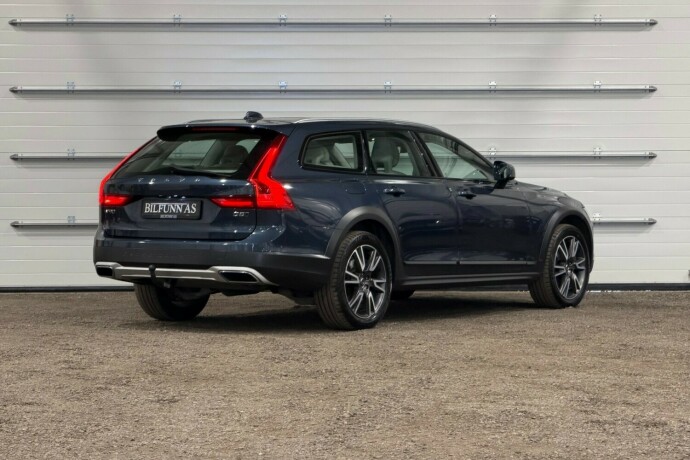 volvo-v90-cross-country-diesel-2018-big-2