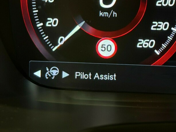 volvo-v90-cross-country-diesel-2018-big-18