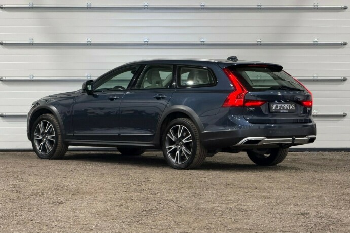 volvo-v90-cross-country-diesel-2018-big-3