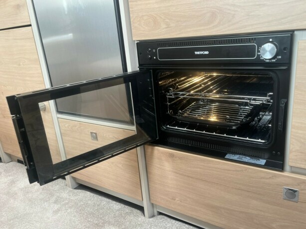 dethleffs-nomad-560-fmk-snow-hel197rsvogn-2022-big-52