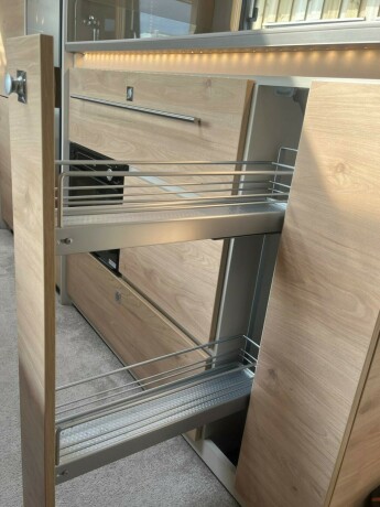 dethleffs-nomad-560-fmk-snow-hel197rsvogn-2022-big-56