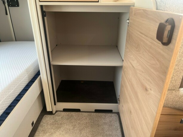 dethleffs-nomad-560-fmk-snow-hel197rsvogn-2022-big-69