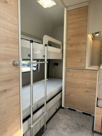 dethleffs-nomad-560-fmk-snow-hel197rsvogn-2022-big-67