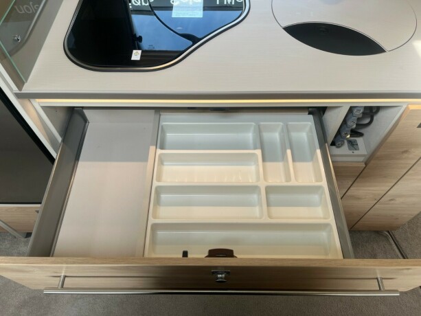 dethleffs-nomad-560-fmk-snow-hel197rsvogn-2022-big-50