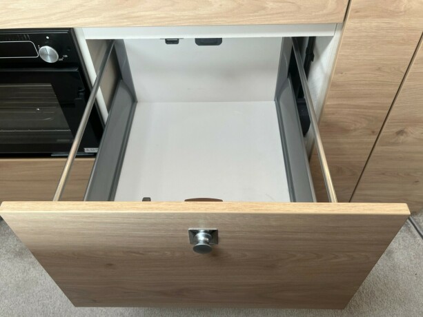 dethleffs-nomad-560-fmk-snow-hel197rsvogn-2022-big-54