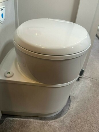 dethleffs-nomad-560-fmk-snow-hel197rsvogn-2022-big-32