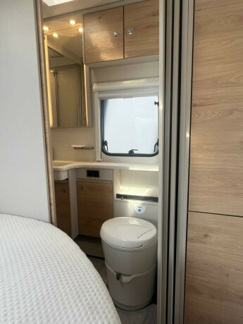 dethleffs-nomad-560-fmk-snow-hel197rsvogn-2022-big-21