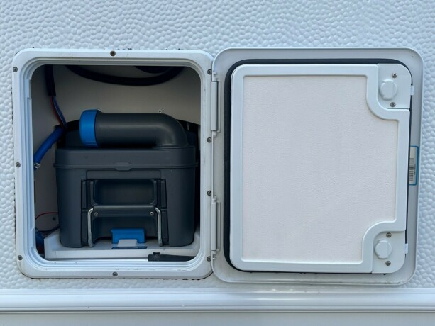 dethleffs-nomad-560-fmk-snow-hel197rsvogn-2022-big-9