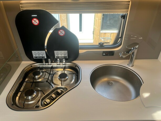 dethleffs-nomad-560-fmk-snow-hel197rsvogn-2022-big-49