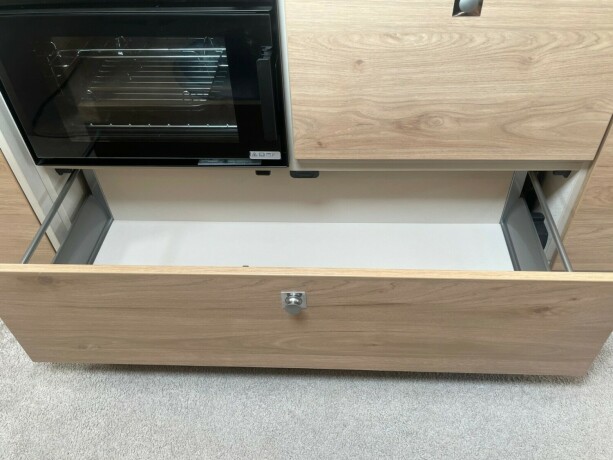 dethleffs-nomad-560-fmk-snow-hel197rsvogn-2022-big-55