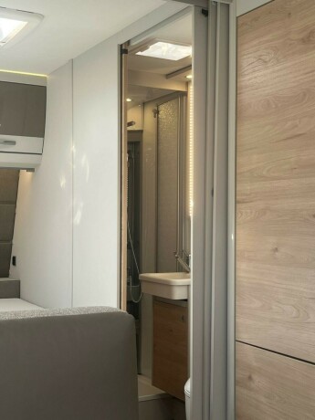 dethleffs-nomad-560-fmk-snow-hel197rsvogn-2022-big-20