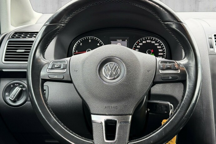 volkswagen-touran-diesel-2011-big-9