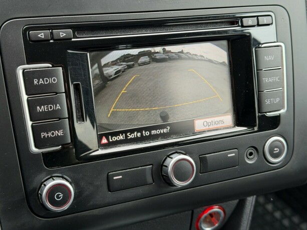 volkswagen-touran-diesel-2011-big-13