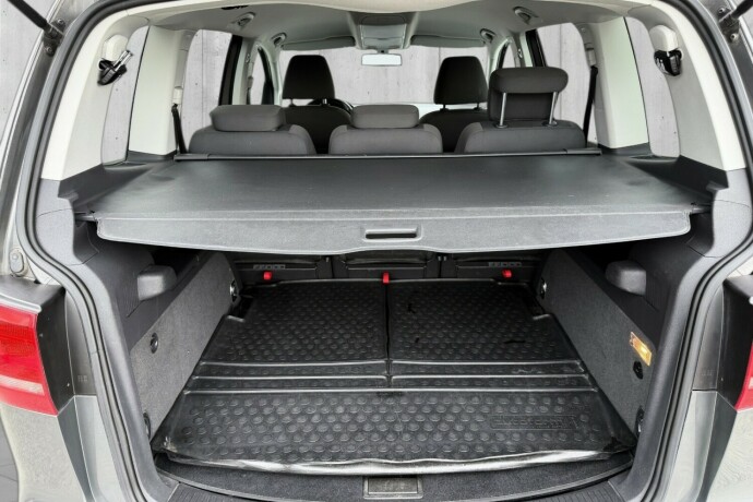 volkswagen-touran-diesel-2011-big-15