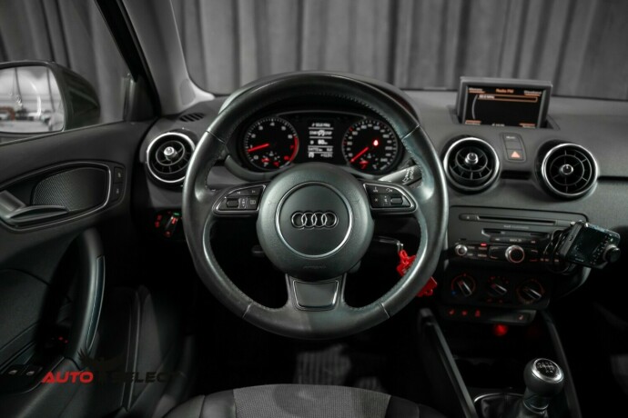 audi-a1-bensin-2011-big-20