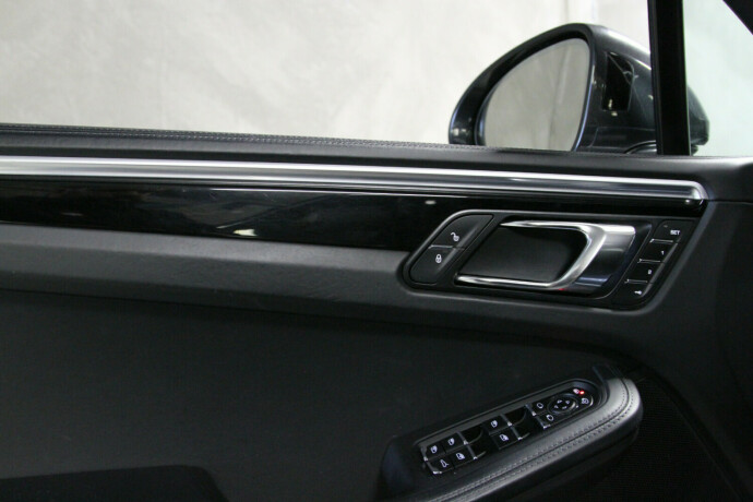 porsche-macan-diesel-2017-big-28