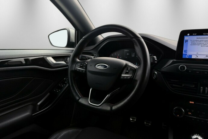 ford-focus-bensin-2019-big-18