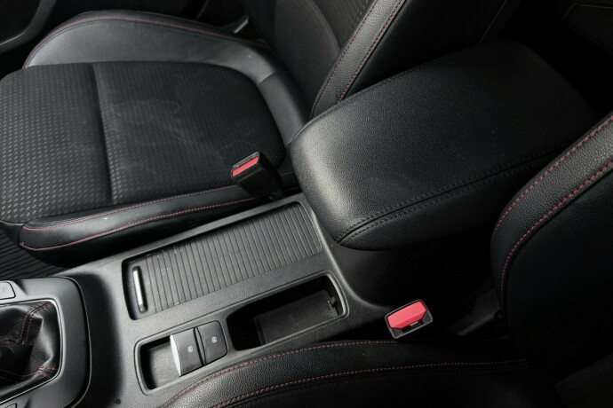 ford-focus-bensin-2019-big-29