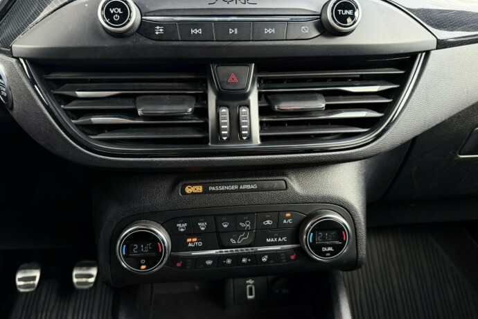 ford-focus-bensin-2019-big-25